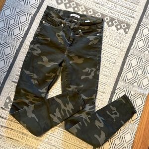 Good American Camouflage Jeans Size 0/25
